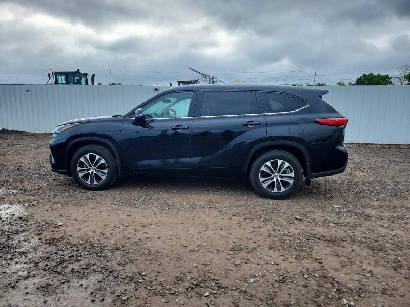 2023 TOYOTA HIGHLANDER XLE 13