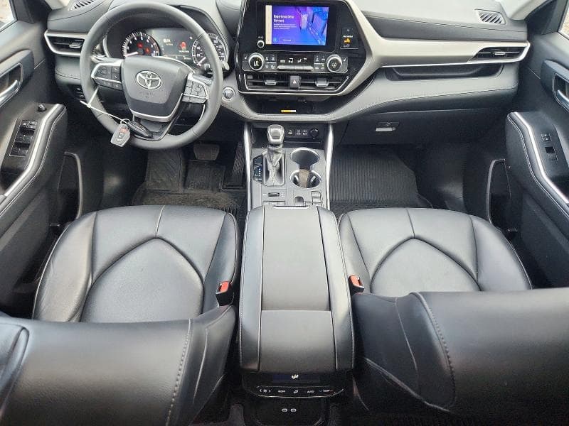 2023 TOYOTA HIGHLANDER XLE 8