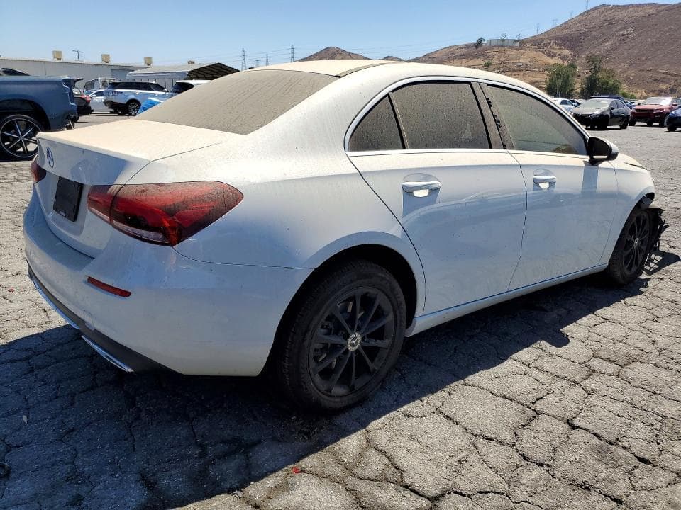 2020 MERCEDES-BENZ A 220 3