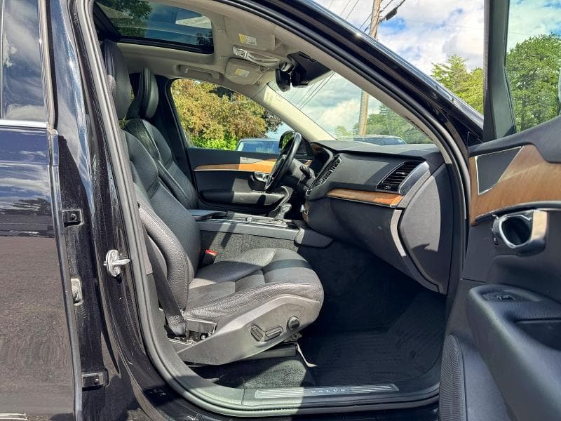 2022 VOLVO XC90 T6 MOMENTUM 5