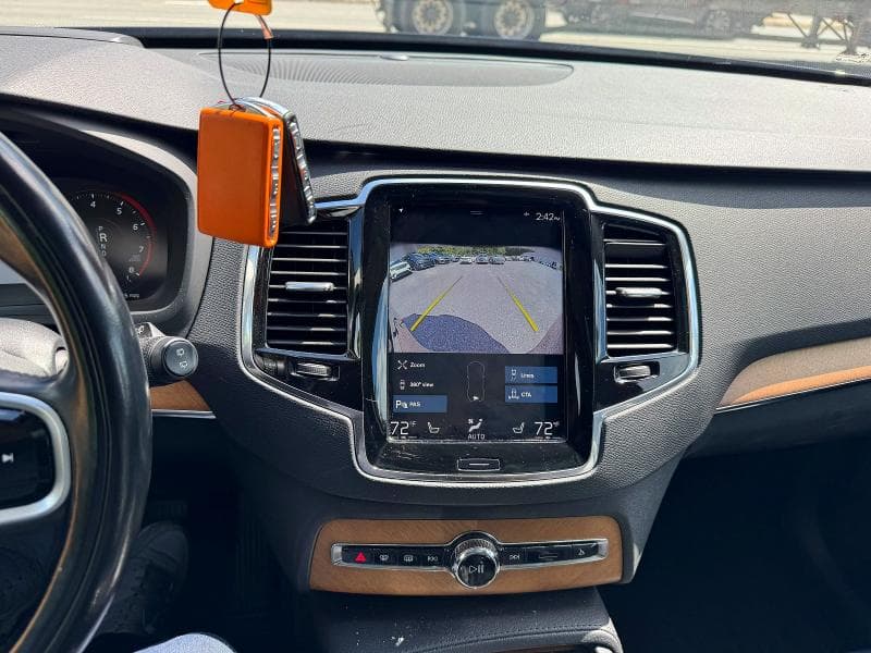 2022 VOLVO XC90 T6 MOMENTUM 10
