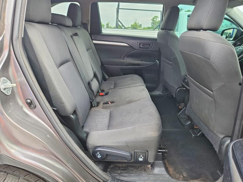 2017 TOYOTA HIGHLANDER LE 11