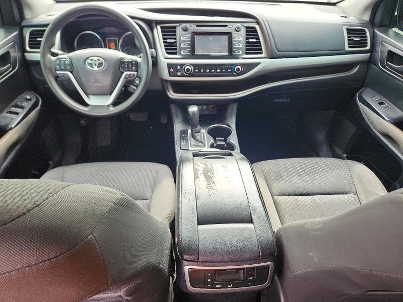 2017 TOYOTA HIGHLANDER LE 8
