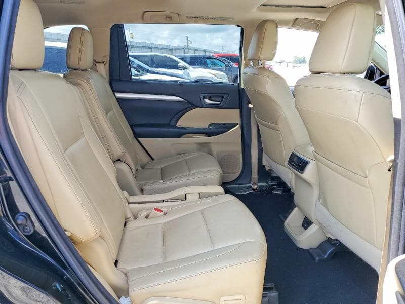 2018 TOYOTA HIGHLANDER XLE 11