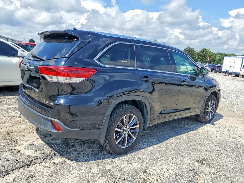 2018 TOYOTA HIGHLANDER XLE 3