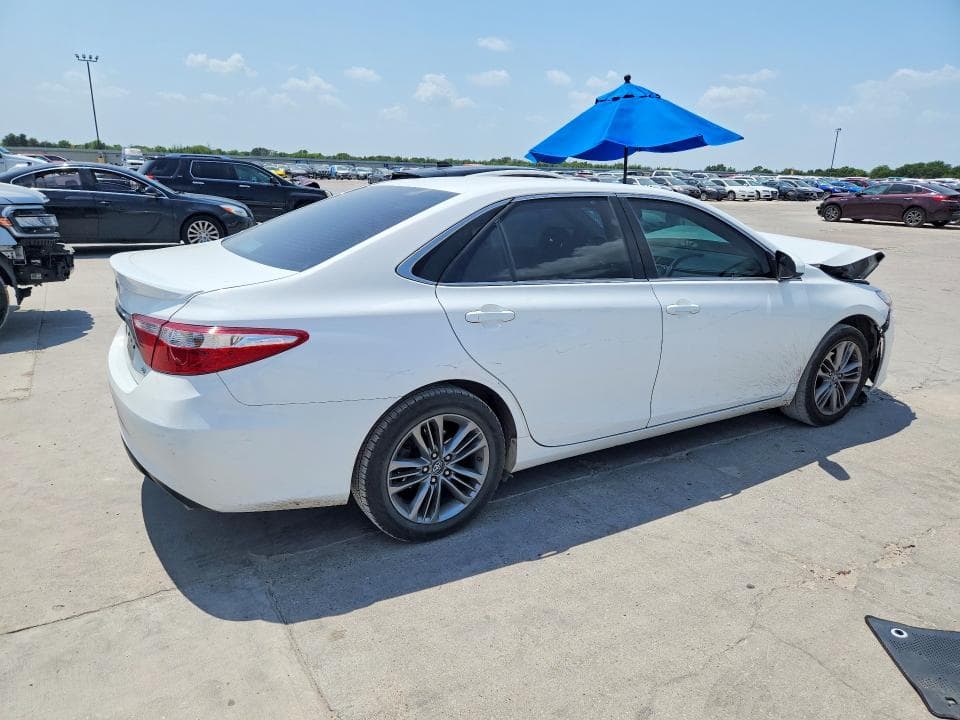 2017 TOYOTA CAMRY SE 3