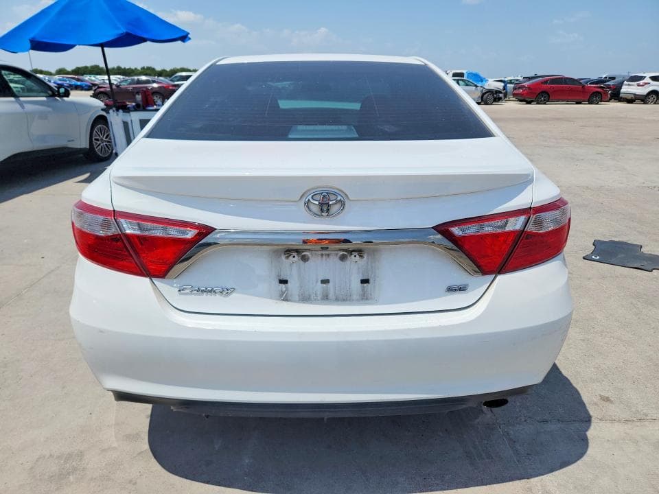 2017 TOYOTA CAMRY SE 6