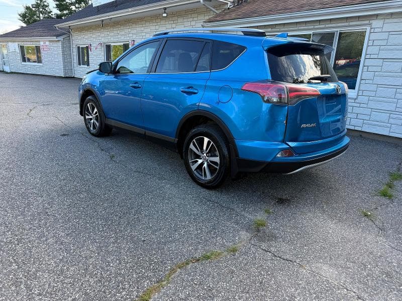 2017 TOYOTA RAV4 XLE 3