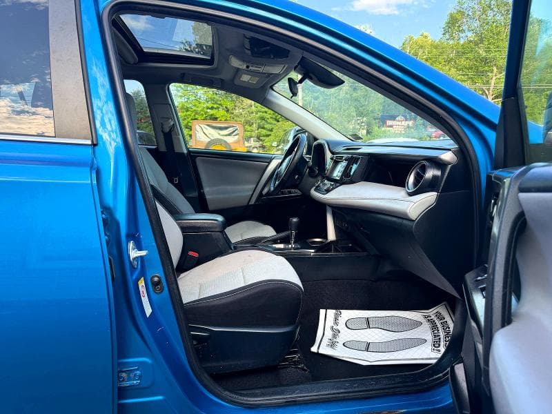 2017 TOYOTA RAV4 XLE 5