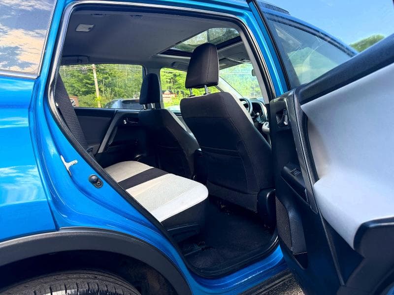 2017 TOYOTA RAV4 XLE 6