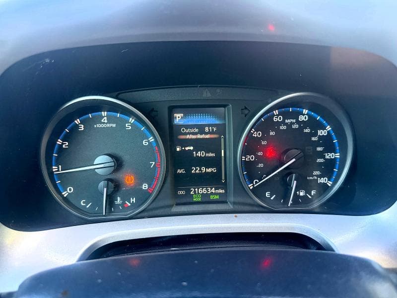 2017 TOYOTA RAV4 XLE 8