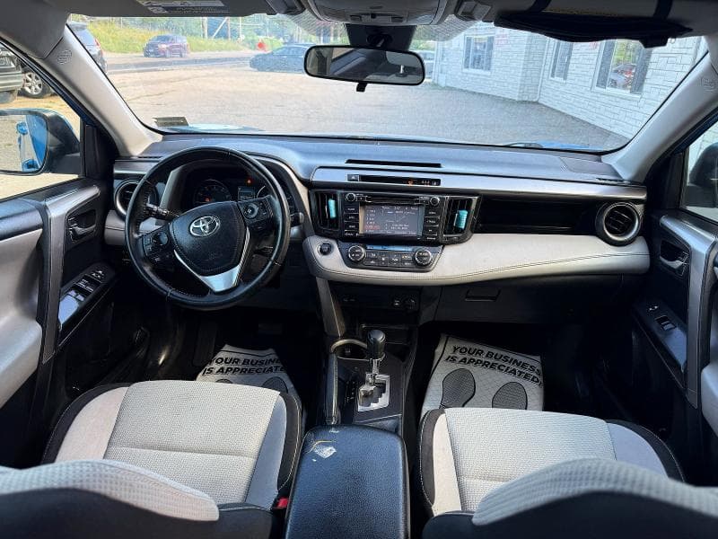 2017 TOYOTA RAV4 XLE 9