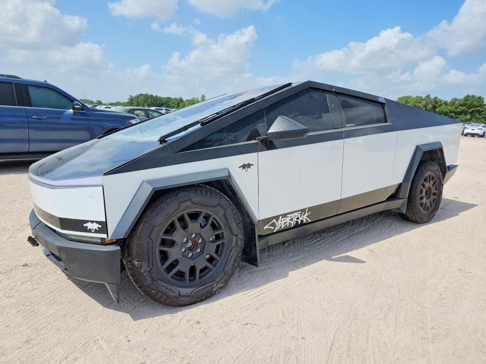 2024 TESLA CYBERTRUCK - 1