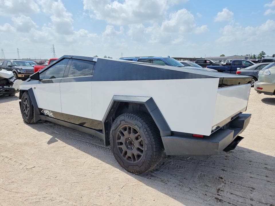2024 TESLA CYBERTRUCK 2
