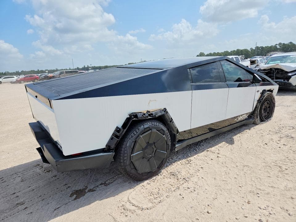 2024 TESLA CYBERTRUCK 3