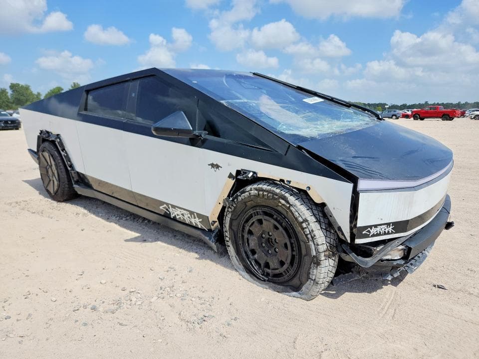 2024 TESLA CYBERTRUCK 4