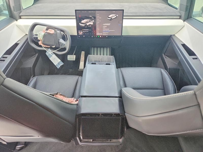 2024 TESLA CYBERTRUCK 8