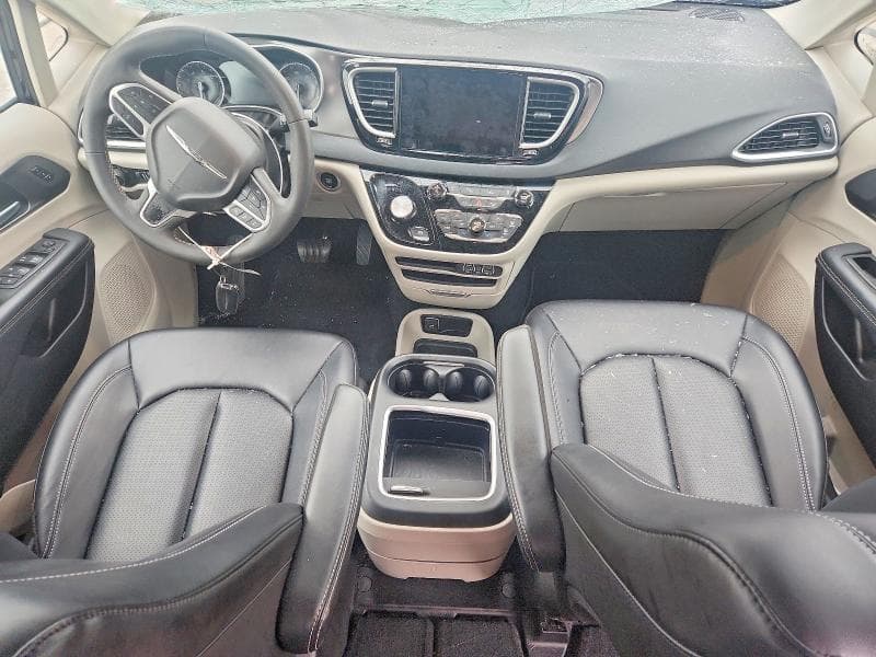 2024 CHRYSLER PACIFICA TOURING L 8