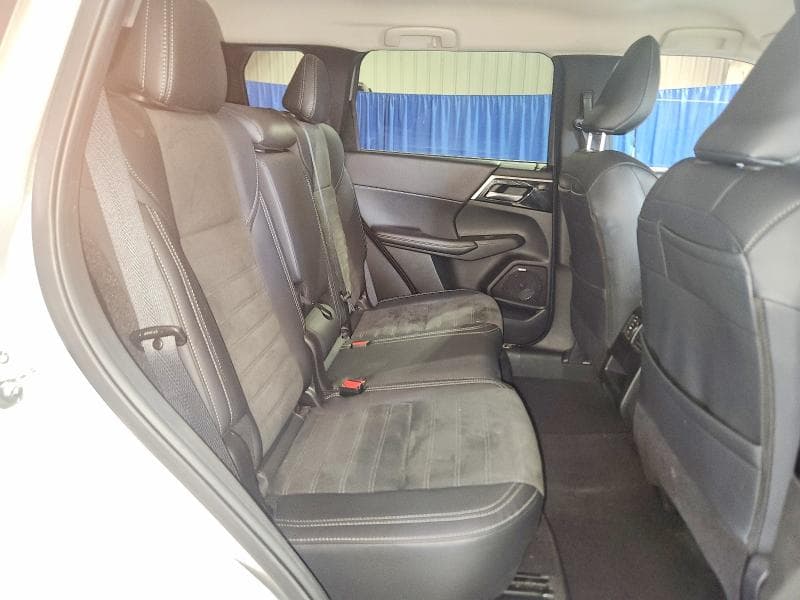 2025 MITSUBISHI OUTLANDER SE 11