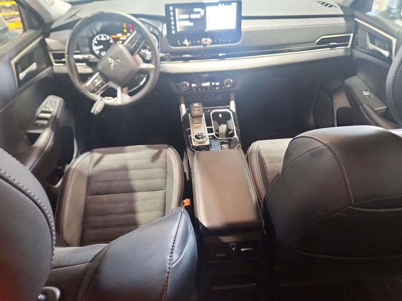 2025 MITSUBISHI OUTLANDER SE 8