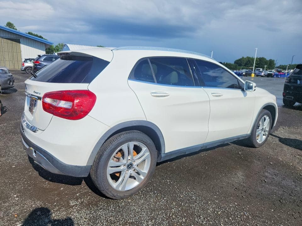 2018 MERCEDES-BENZ GLA 250 4MATIC 3