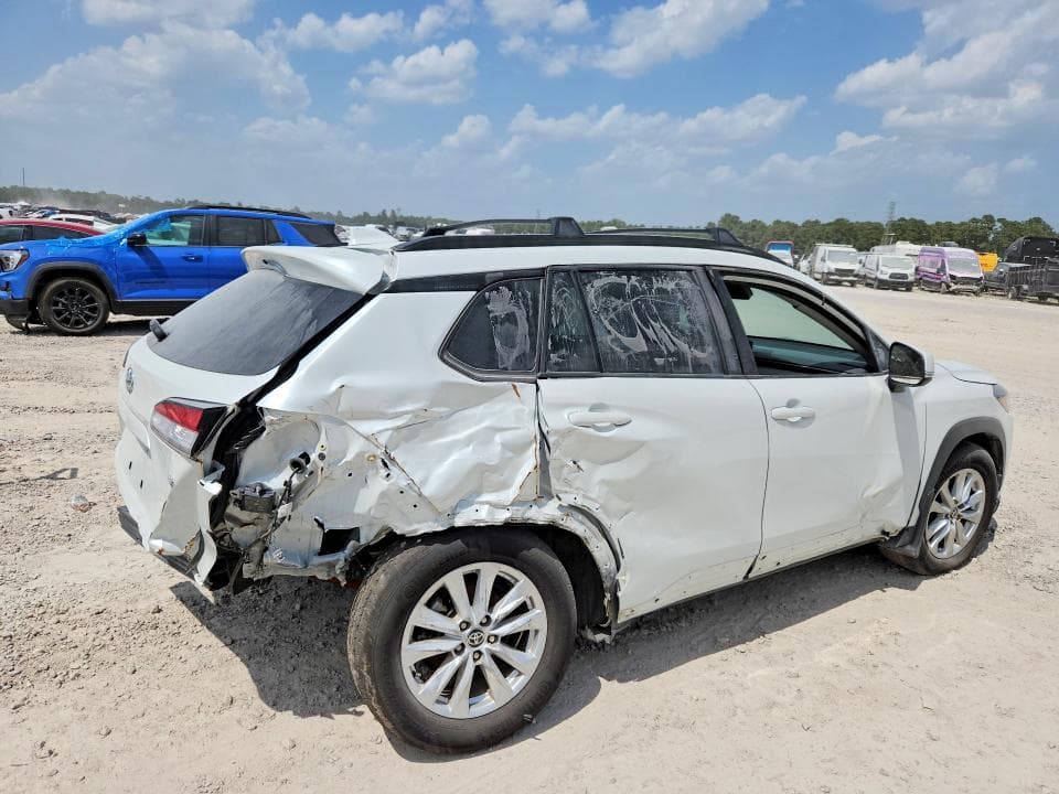 2023 TOYOTA COROLLA CROSS LE 3