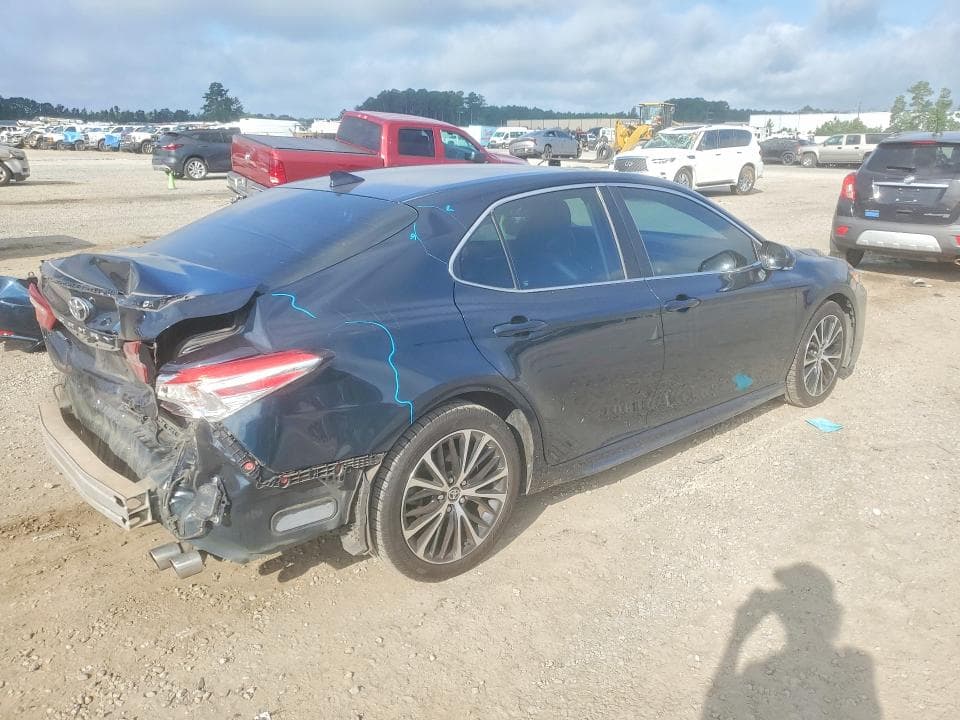 2020 TOYOTA CAMRY SE 3