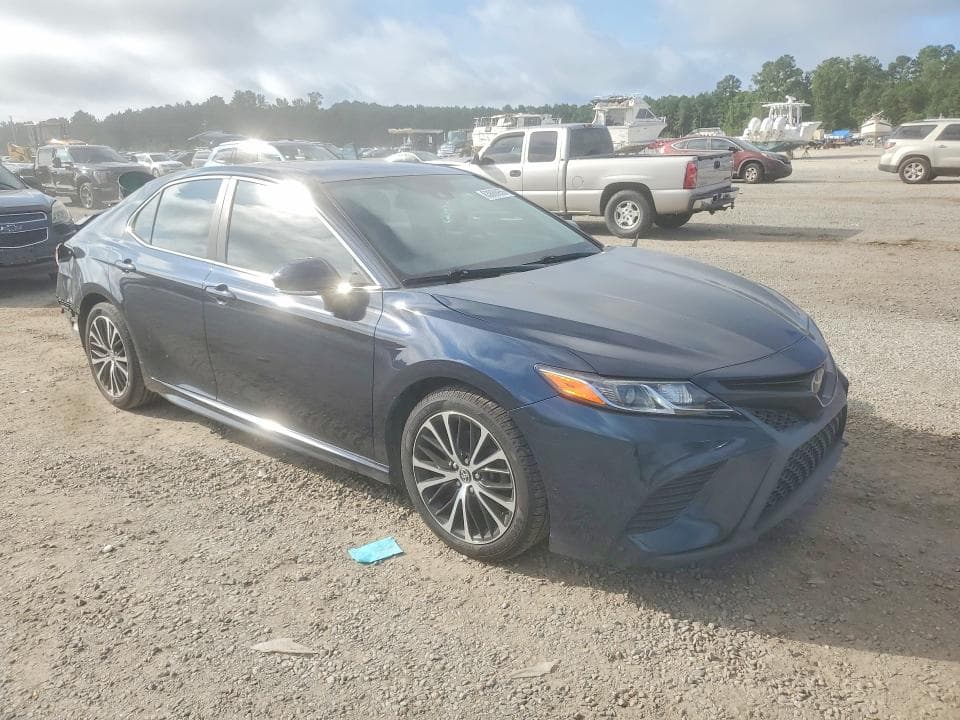 2020 TOYOTA CAMRY SE 4