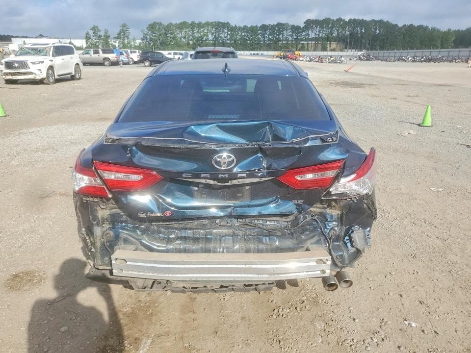 2020 TOYOTA CAMRY SE 6