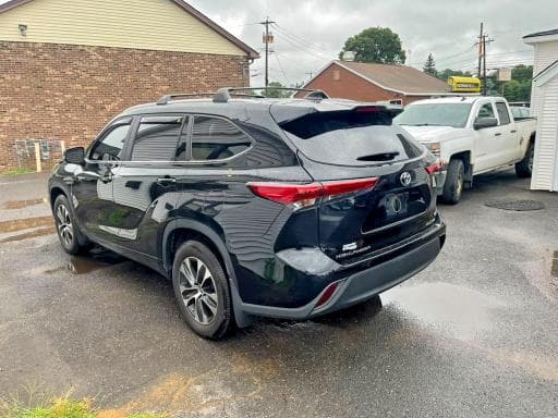 2023 TOYOTA HIGHLANDER XLE 2