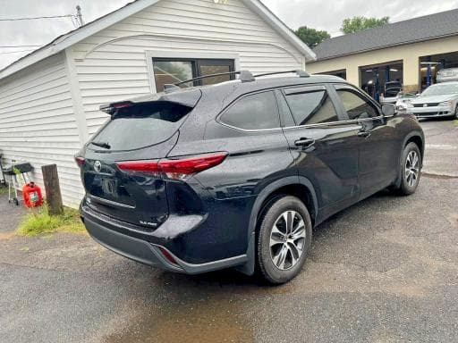 2023 TOYOTA HIGHLANDER XLE 3
