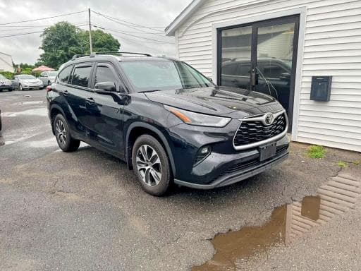 2023 TOYOTA HIGHLANDER XLE 4