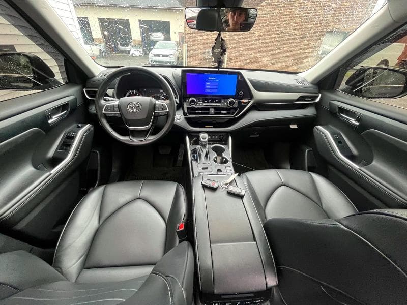 2023 TOYOTA HIGHLANDER XLE 9