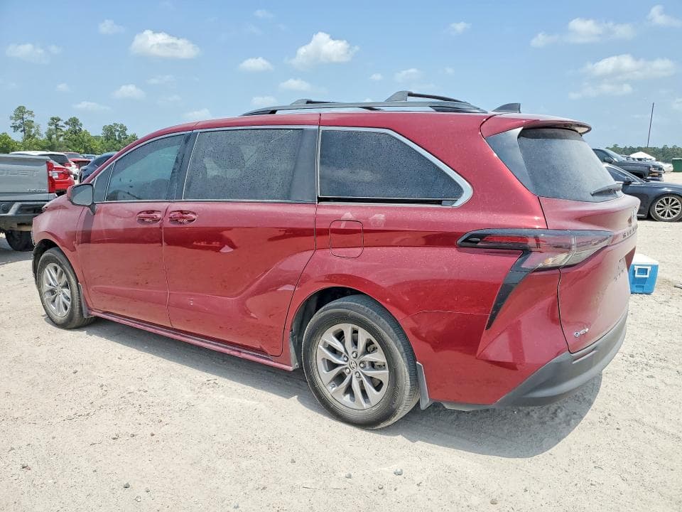 2025 TOYOTA SIENNA LE 2