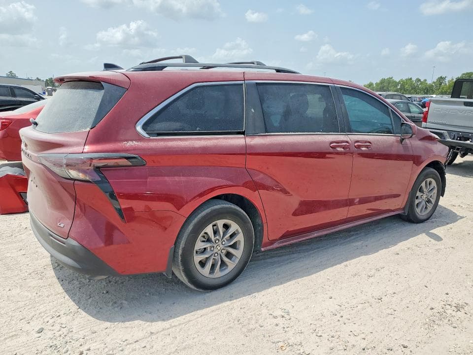 2025 TOYOTA SIENNA LE 3
