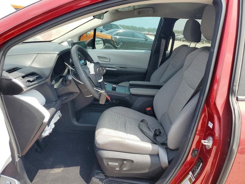 2025 TOYOTA SIENNA LE 7