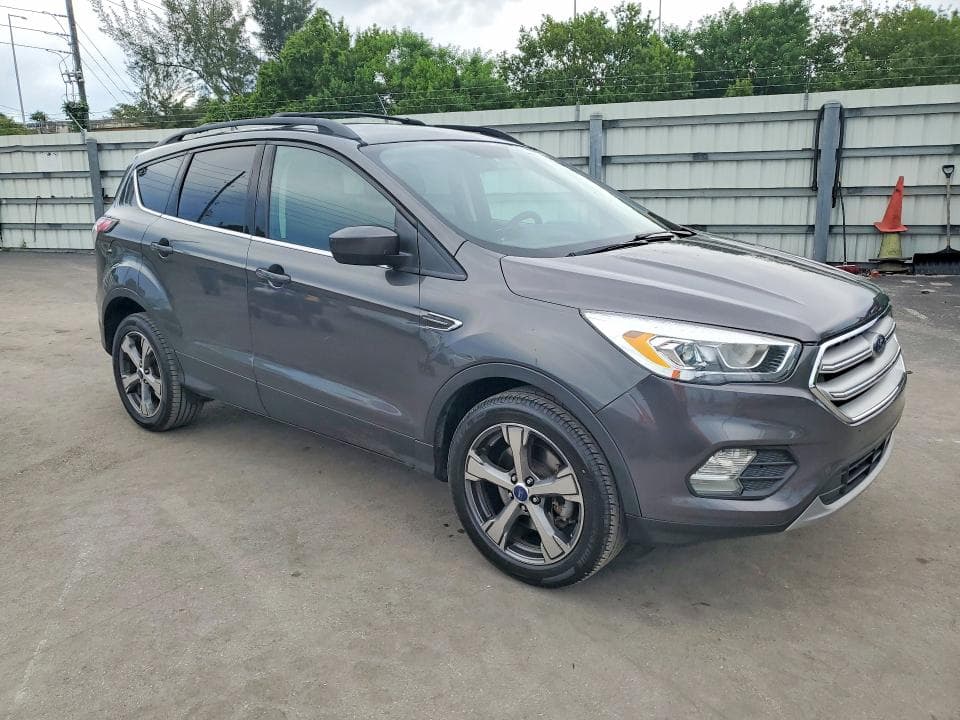 2017 FORD ESCAPE SE 4