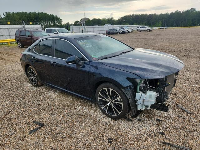 2018 TOYOTA CAMRY SE 4