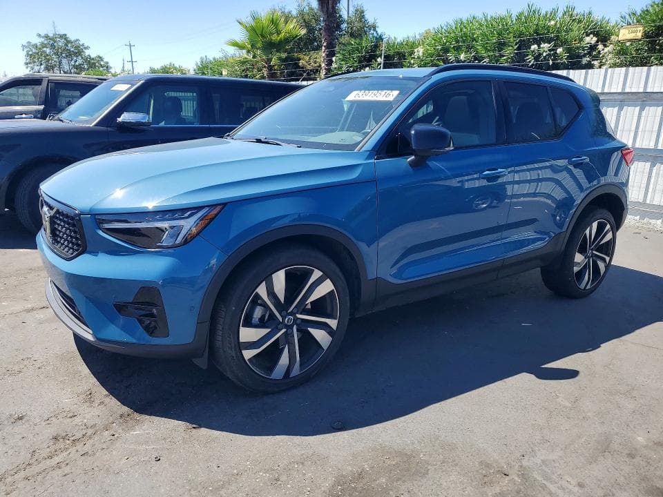 2023 VOLVO XC40 PLUS - 1