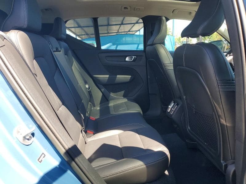 2023 VOLVO XC40 PLUS 11