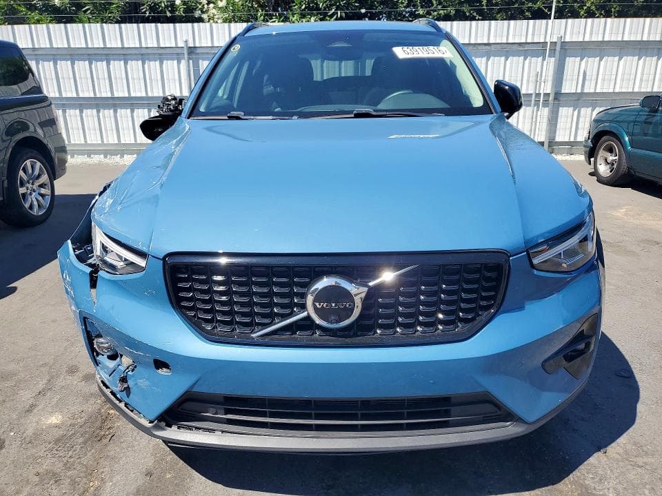 2023 VOLVO XC40 PLUS 5