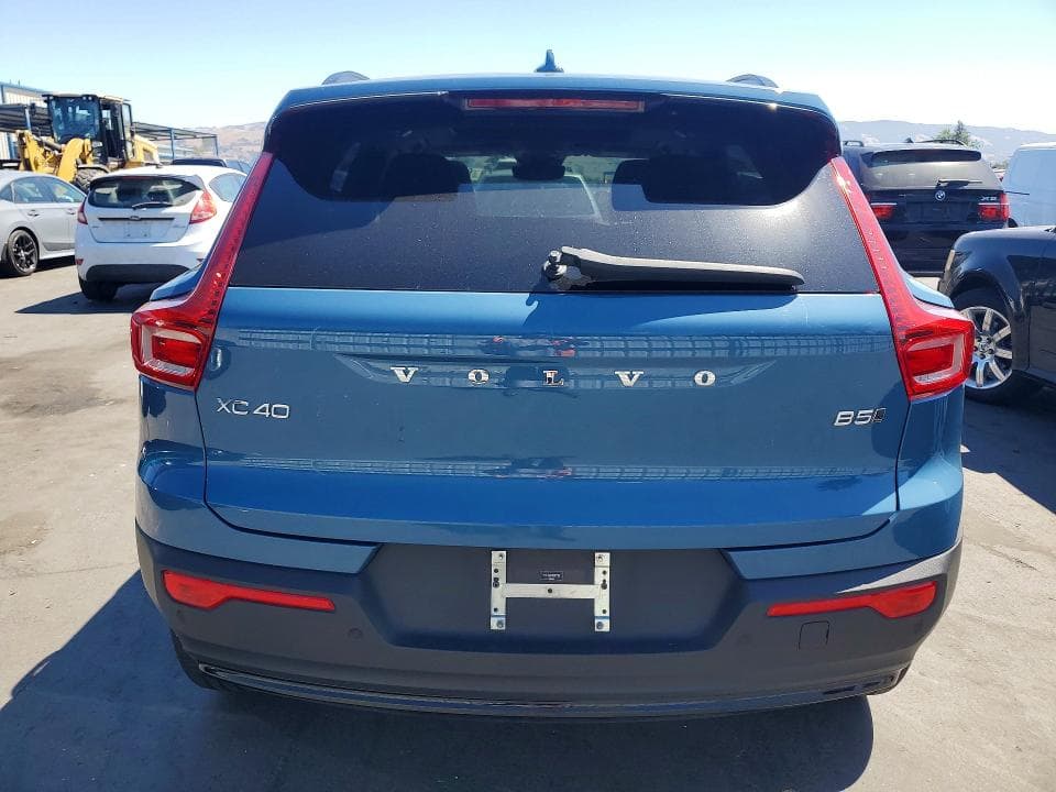 2023 VOLVO XC40 PLUS 6