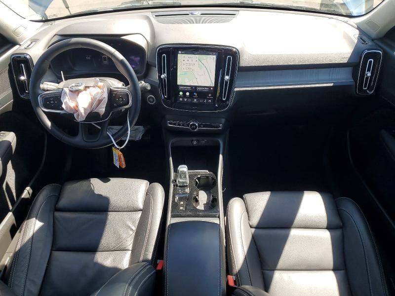 2023 VOLVO XC40 PLUS 8