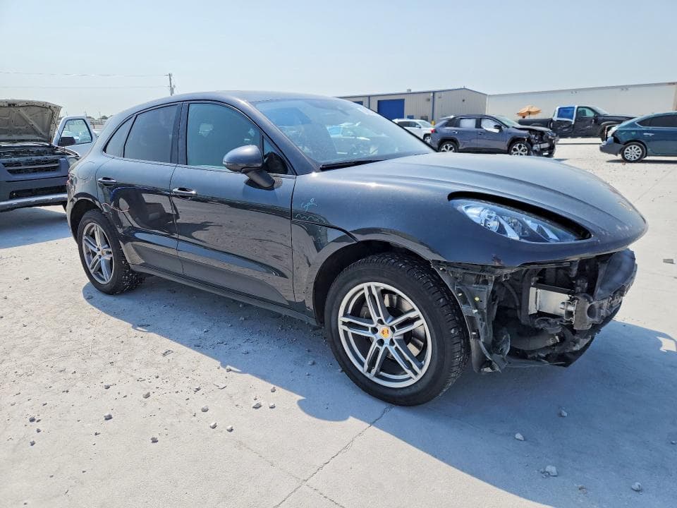 2018 PORSCHE MACAN 4