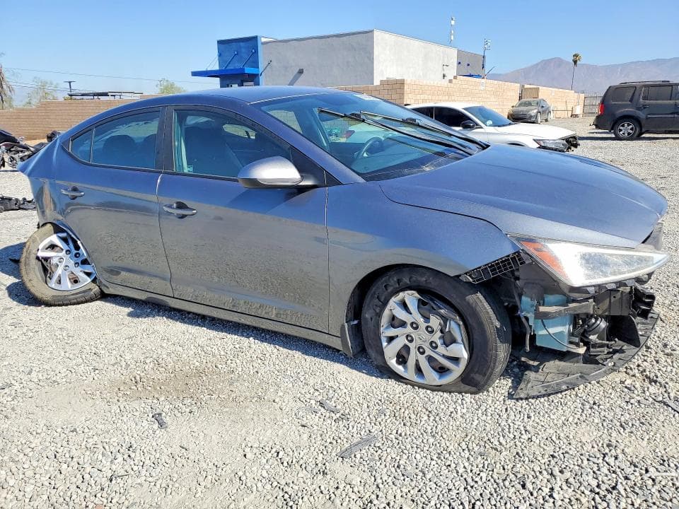 2019 HYUNDAI ELANTRA SE 4