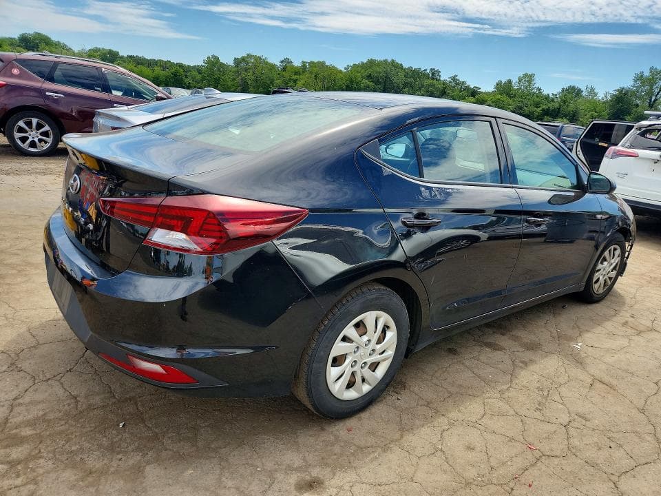 2019 HYUNDAI ELANTRA SE 3