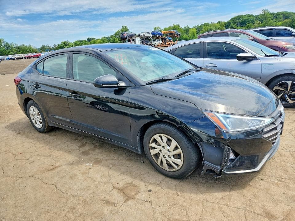 2019 HYUNDAI ELANTRA SE 4