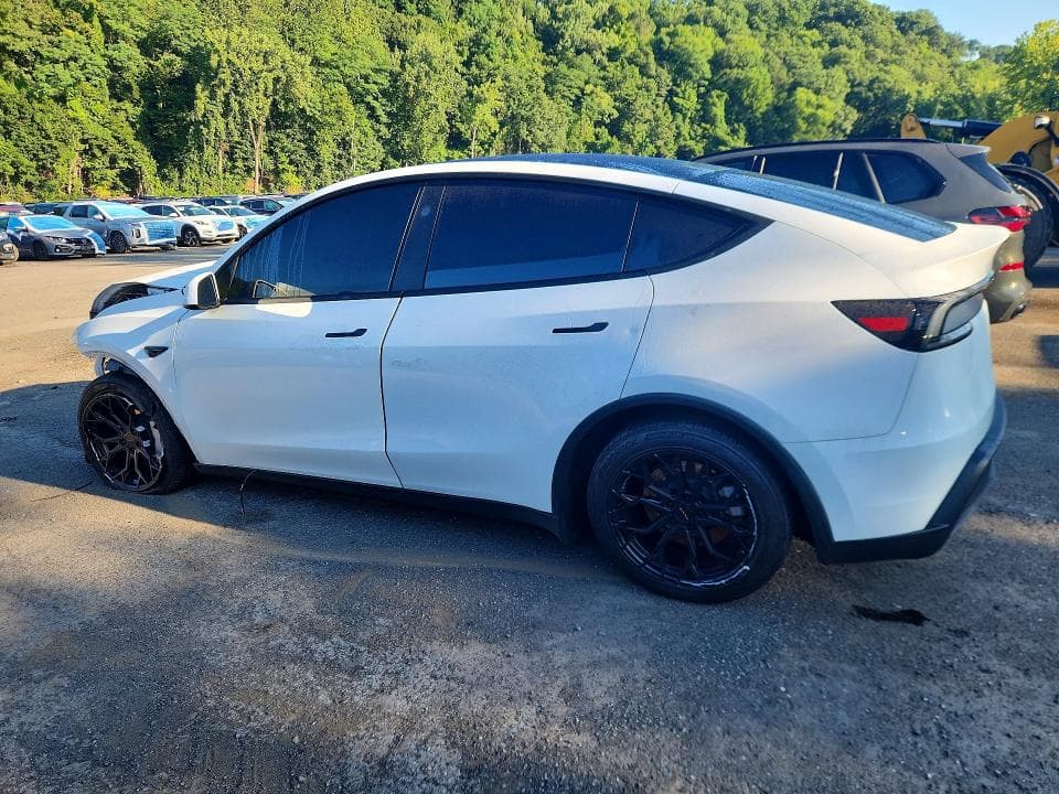 2026 TESLA MODEL Y 2