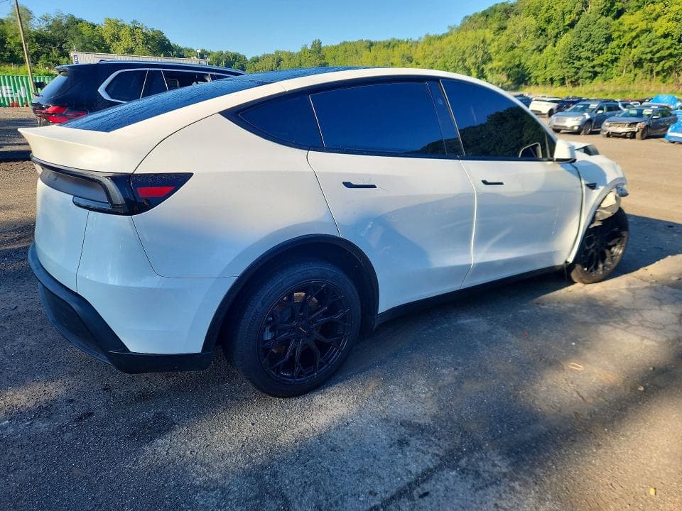 2026 TESLA MODEL Y 3