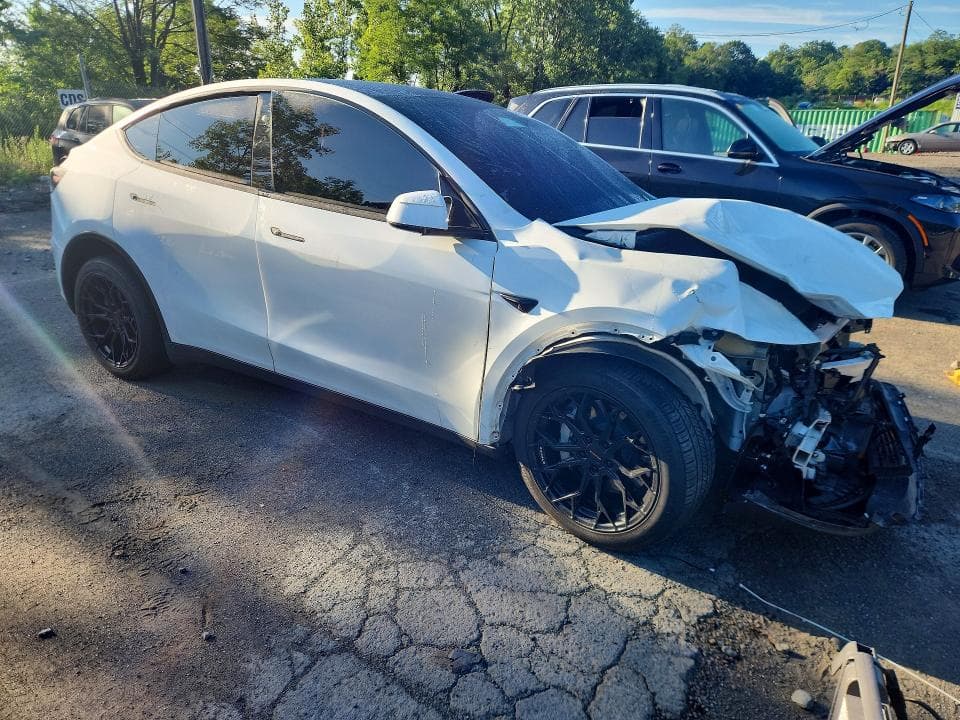 2026 TESLA MODEL Y 4